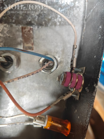 Уценка! Умывальник с подогревом (Серебро) нерж. мойка | Мой-Дом27 | <b>На нижней стенке бака (водонагревателя) следы ржавчины и коррозии</b> <br>
 Объем бака – 17 литров с нагревателем мощностью 1,25 кВт Время нагрева до 60 градусов – 30 минут<br>
 Материал умывальника – сталь толщиной 0,7 мм<br>
 Мойка – нержавеющая сталь<br>
 Кран – металлический<br>
Поставляется в разобранном виде, в коробке 80*54*20 см с ручками